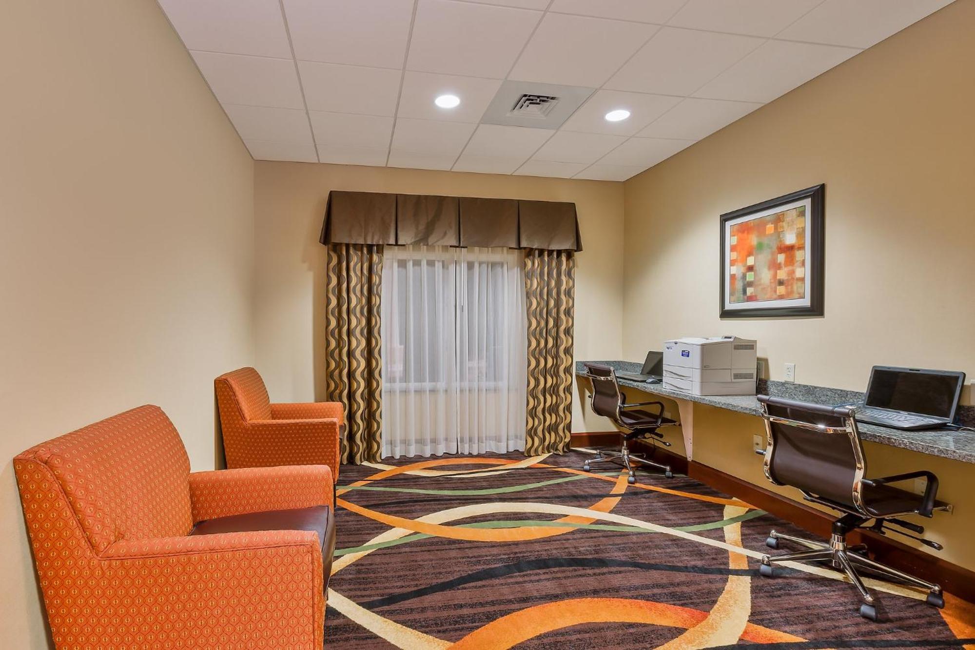 Holiday Inn Express Hotel & Suites Salina By Ihg Exterior foto