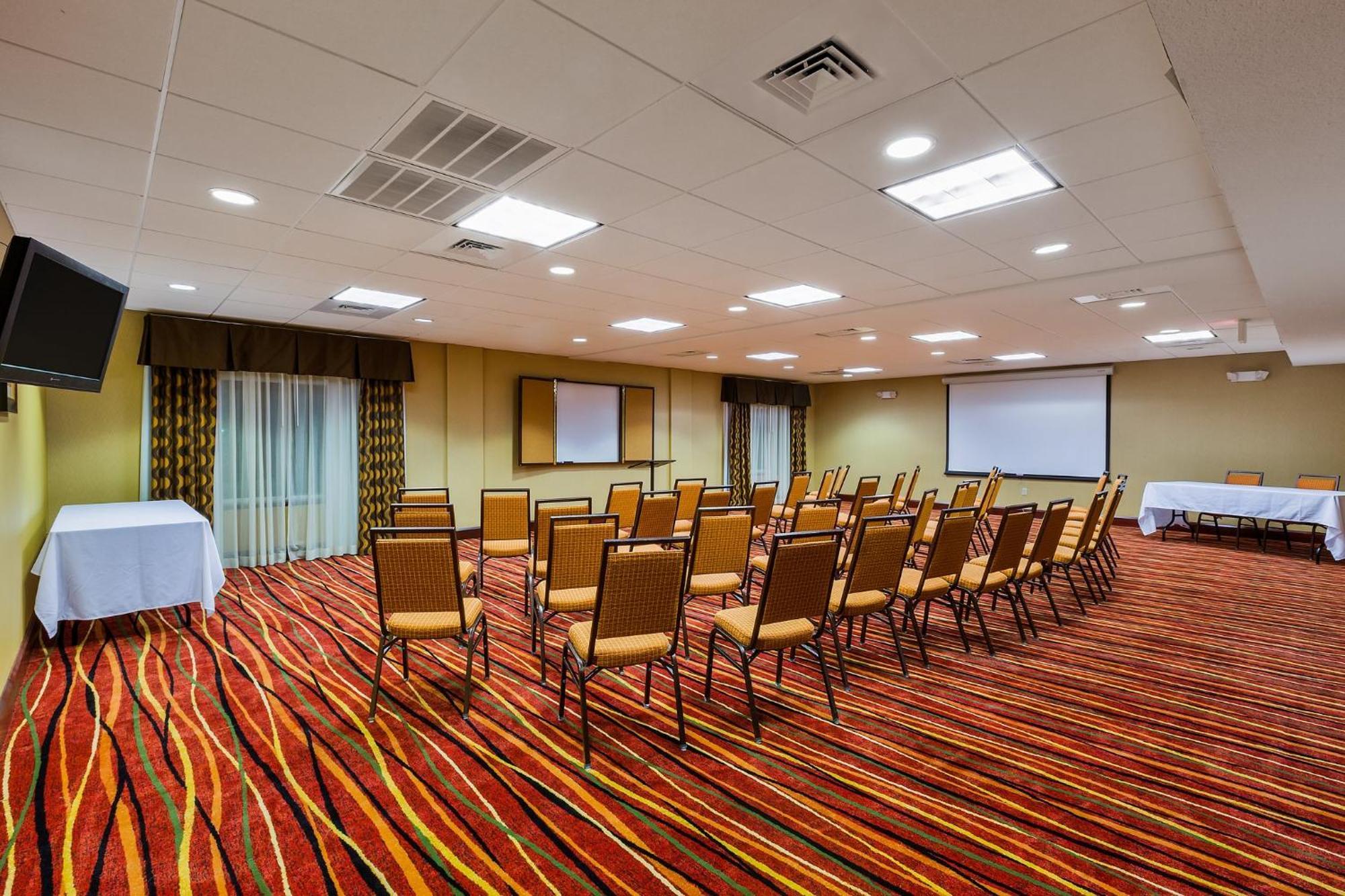 Holiday Inn Express Hotel & Suites Salina By Ihg Exterior foto