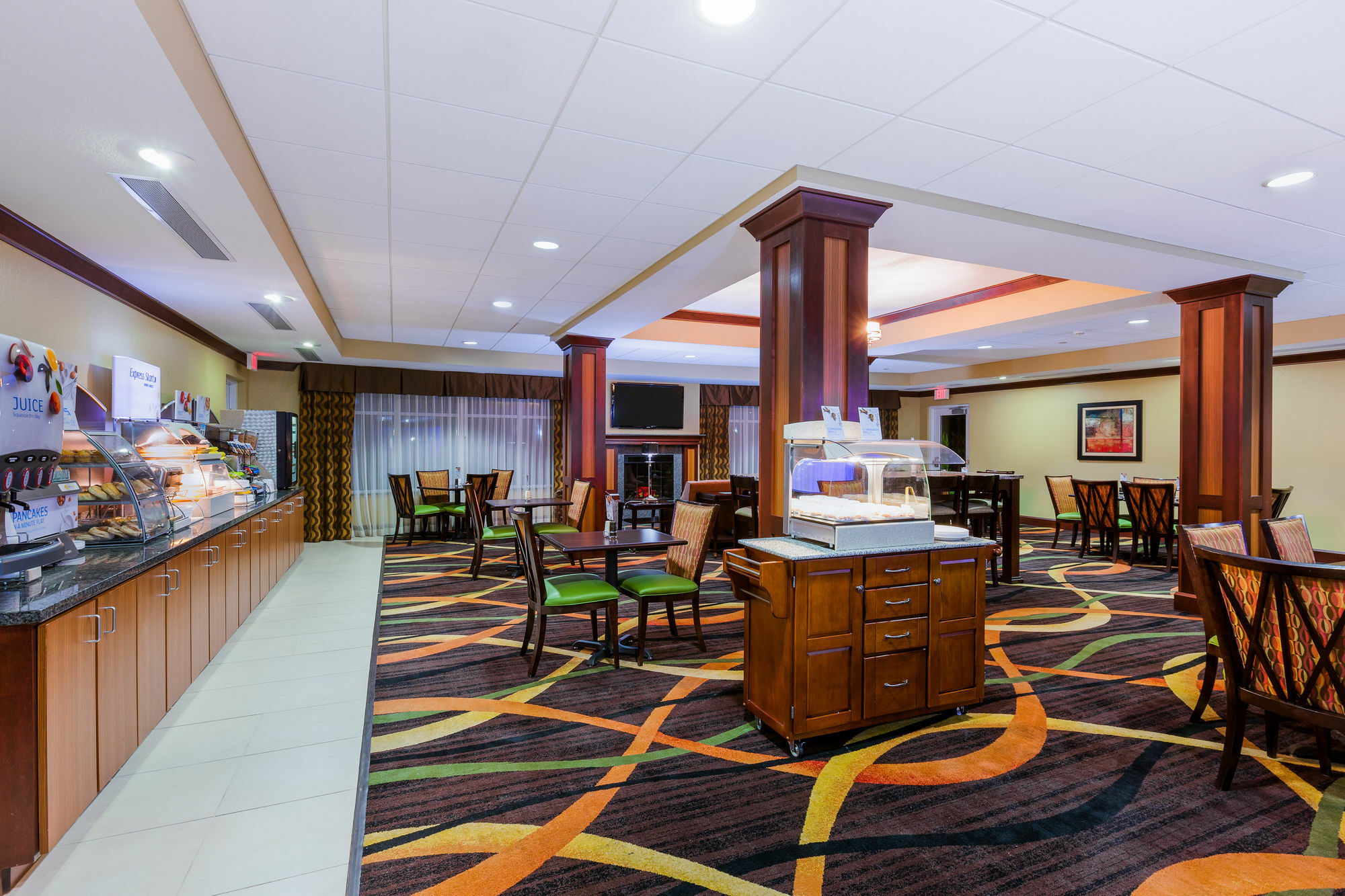 Holiday Inn Express Hotel & Suites Salina By Ihg Exterior foto